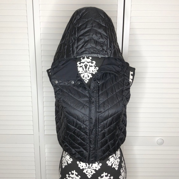 lululemon athletica Jackets & Blazers - Lululemon Cropped Wind Runner Vest Size 6